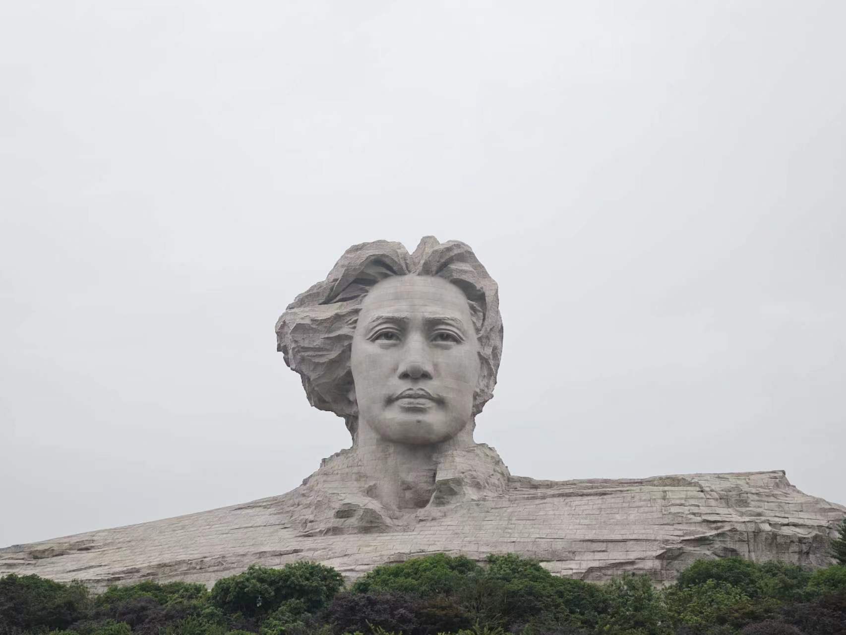 青年毛主席像