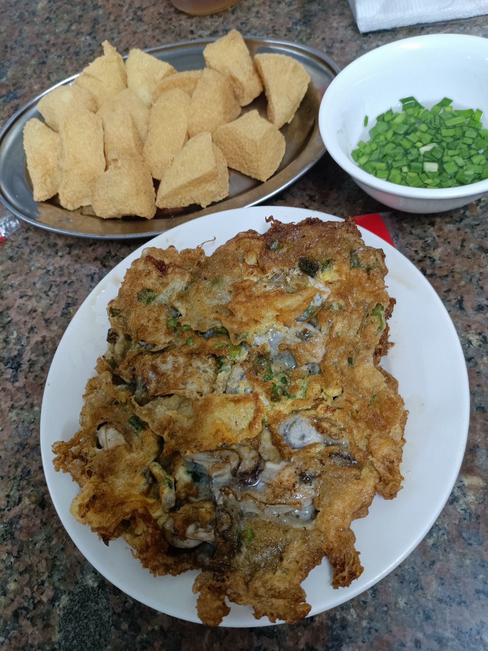 蚝烙和炸豆干